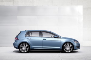 2014-Volkswagen-Golf04